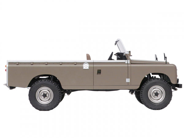 Boom Racing Land Rover® Series II 109 Hardtop 1/10 4WD Radio Control C ...